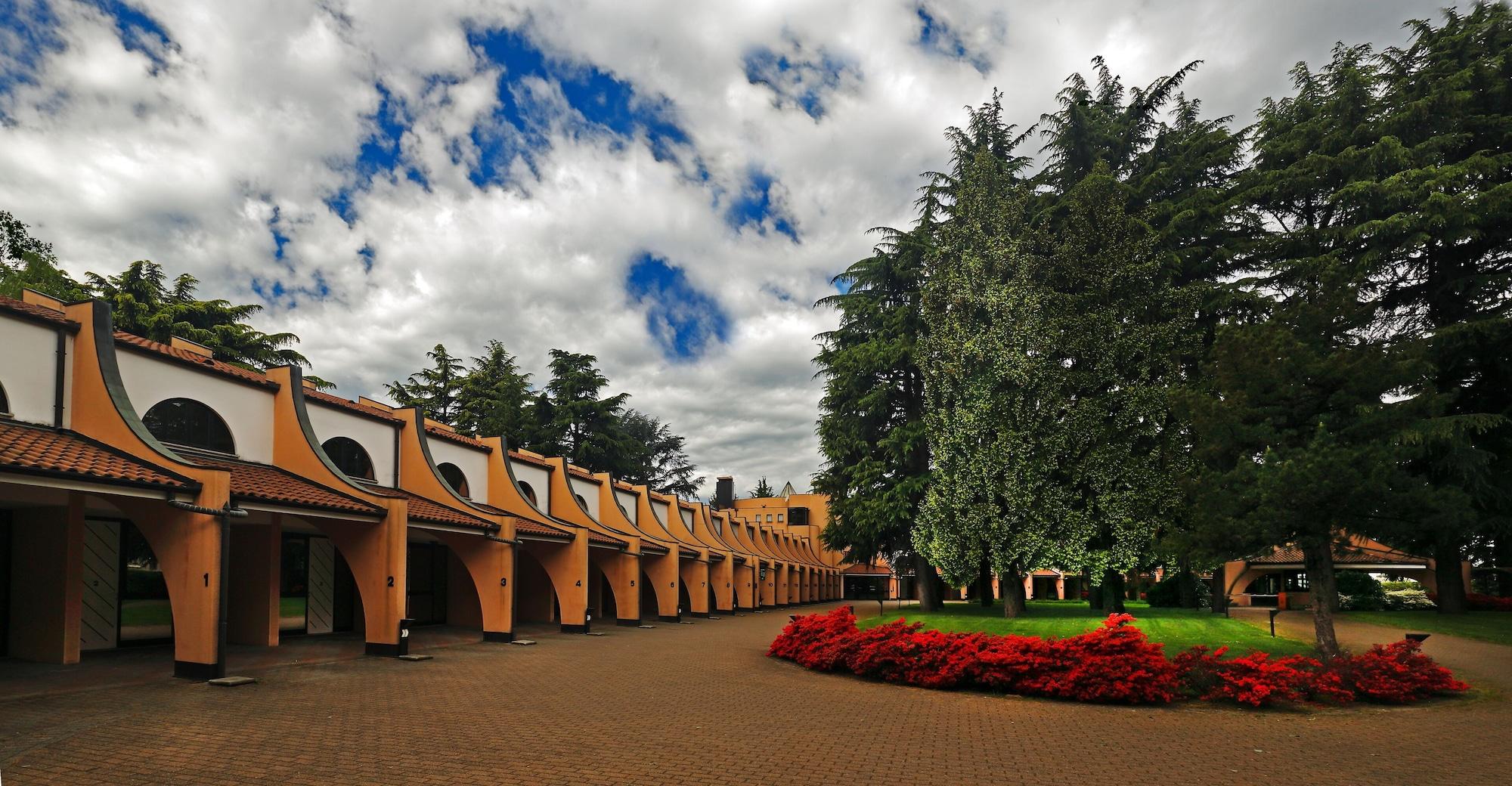 Hotel Pineta Busto Arsizio Exterior photo