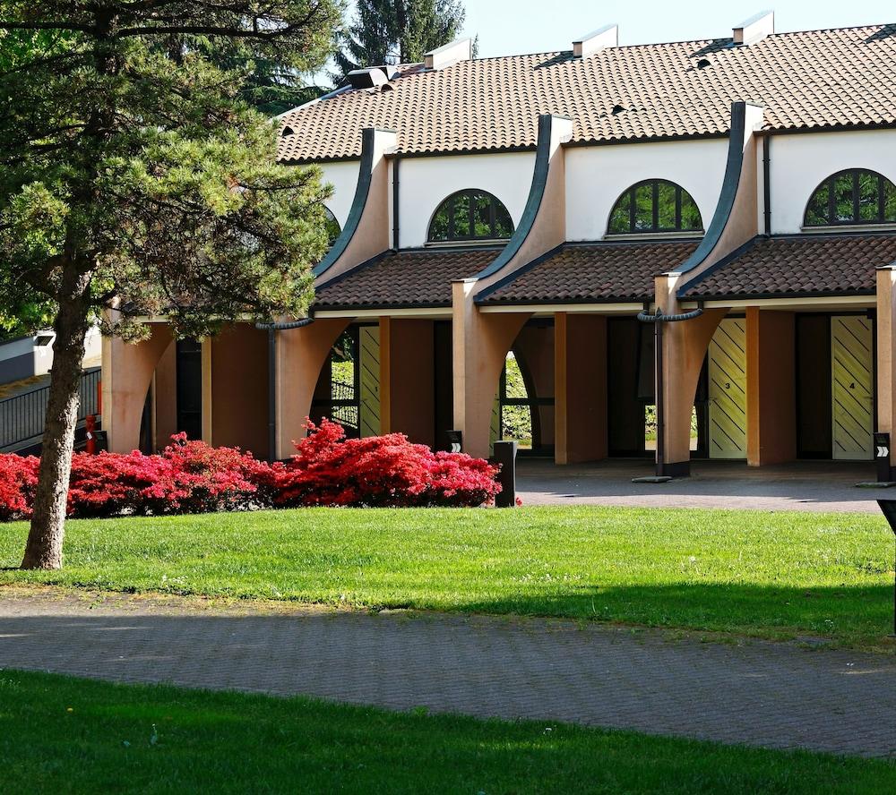 Hotel Pineta Busto Arsizio Exterior photo