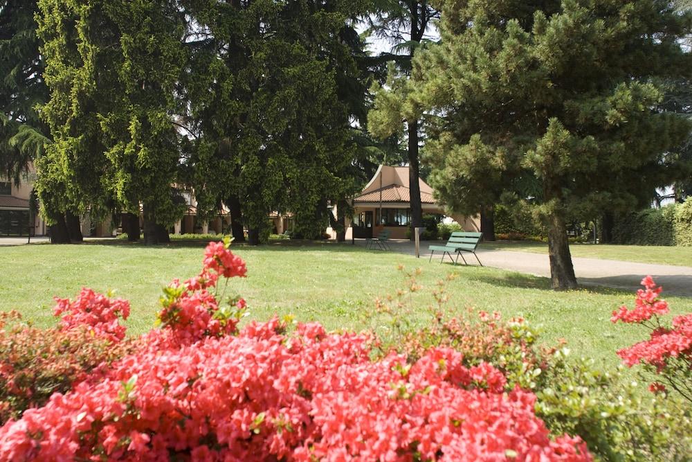 Hotel Pineta Busto Arsizio Exterior photo