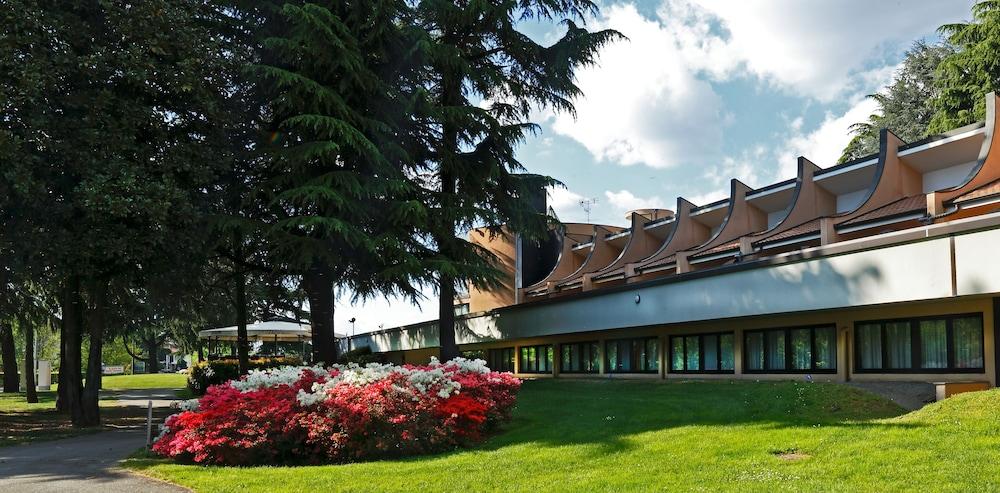 Hotel Pineta Busto Arsizio Exterior photo