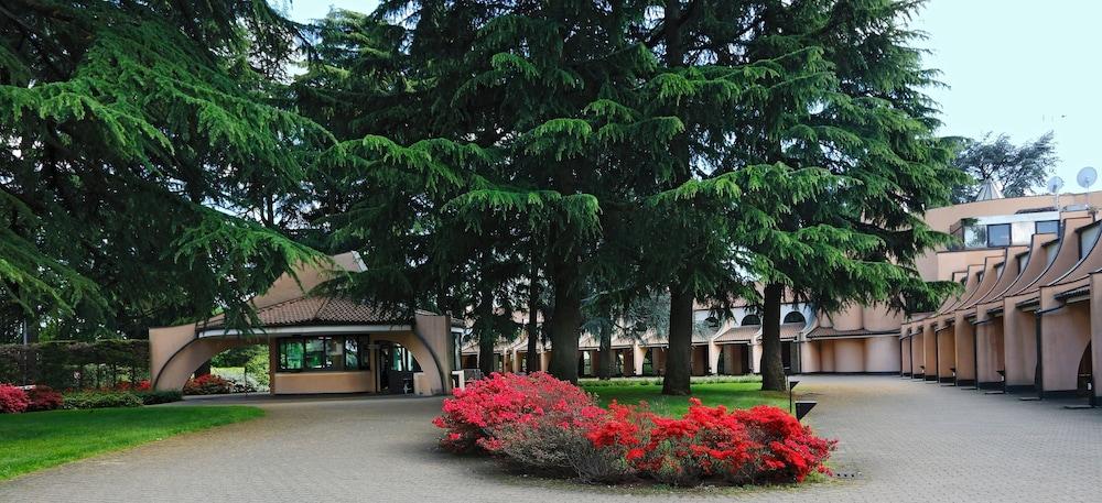 Hotel Pineta Busto Arsizio Exterior photo