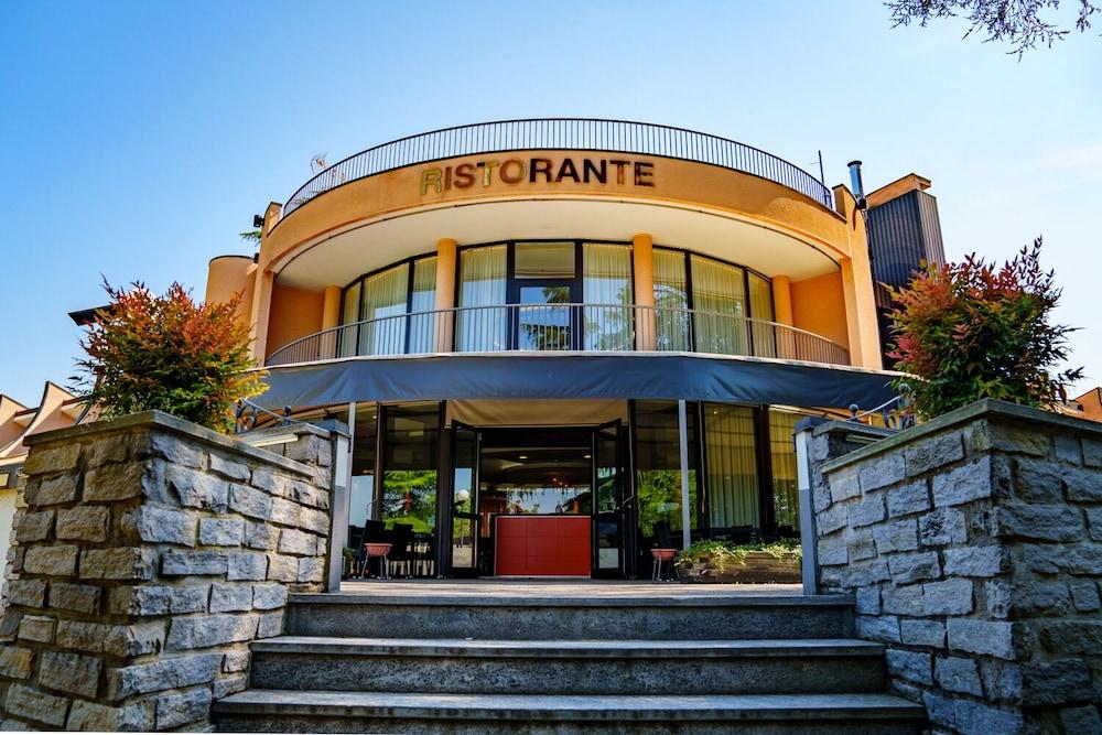 Hotel Pineta Busto Arsizio Exterior photo